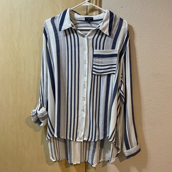Hannah Tops - Women 1X Beautiful Lightweight Artist Blouse Carefree Casual to Career Button